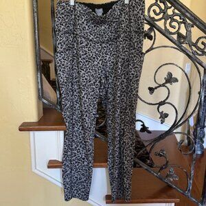 * Gray/Black Animal Print Chico's Zenergy Leggings *